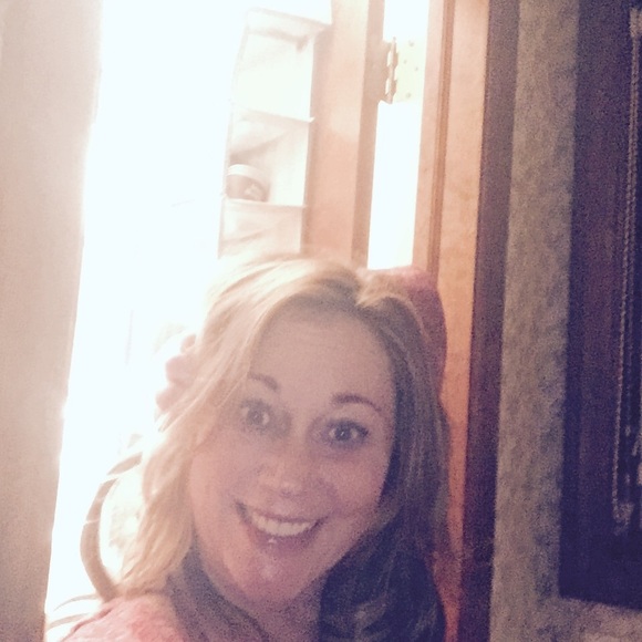 Meet your Posher, Christine - Picture 1 of 1